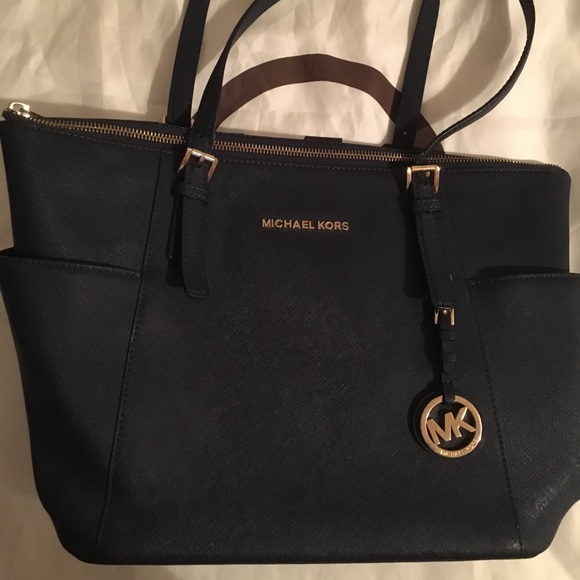 Michael Kors Handbags - Michael Kors Jetset Tote Navy